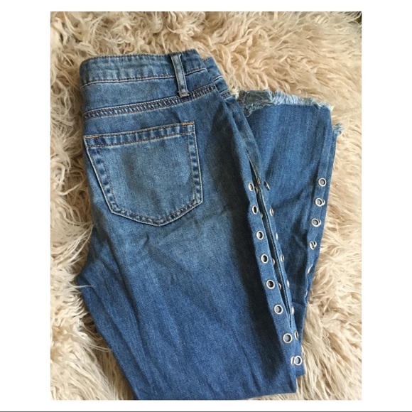 Ashley Mason destructed grommet jeans - Picture 3 of 3